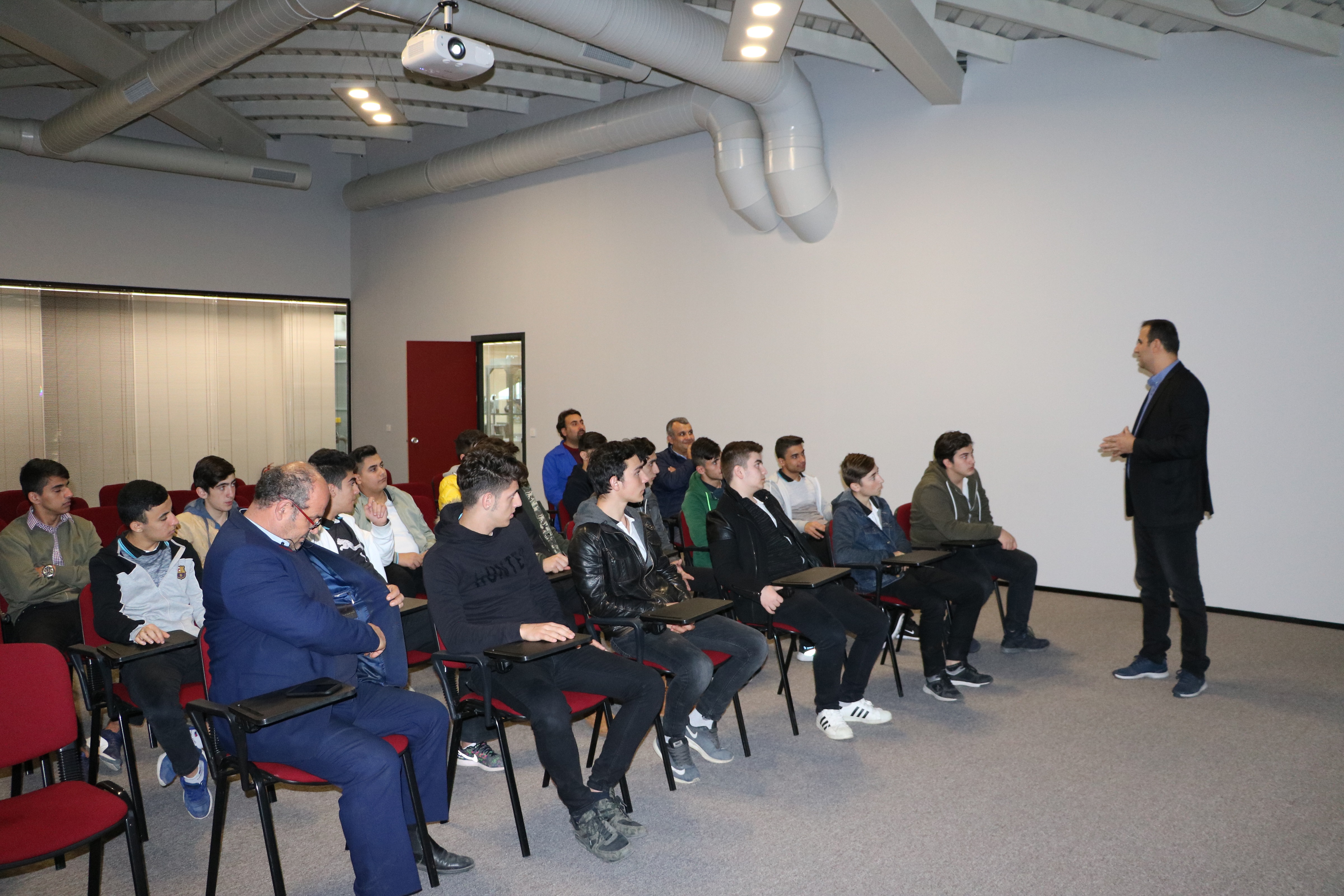 ULPATEK FİLTRE, YENİ FABRİKASINDA ÖĞRENCİLER İLE BİR ARAYA GELDİ